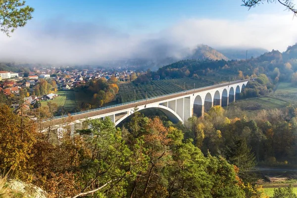 Ponte Ferroviario Autunno Nella Repubblica Ceca Del Villaggio Dolni Loucky — Foto Stock