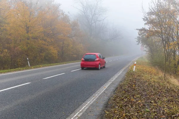 Cars Fog Bad Autumn Weather Dangerous Automobile Traffic Road Light — Stock Photo, Image