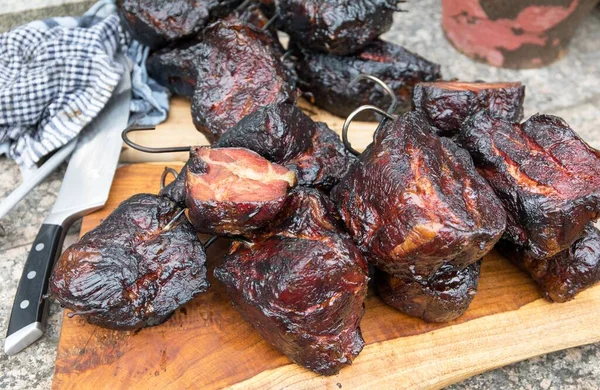 Palenie Mięsa Wędzarni Tradycyjna Metoda Wędzenia Mięsa Dymem Żywność Bez — Zdjęcie stockowe