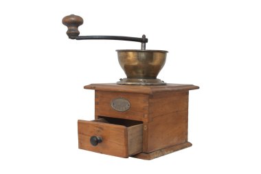 Beyaz arka plan üzerinde izole eski ahşap kahve öğütücü