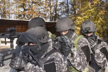 Çekim mesafeden koçluk özel anti-terör ekibi