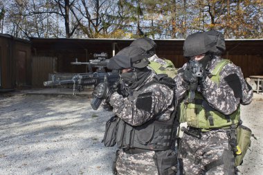 Çekim mesafeden koçluk özel anti-terör ekibi