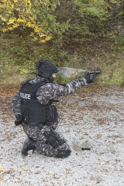 Luta contra o terrorismo, soldado das Forças Especiais, golpe policial — Fotografia de Stock