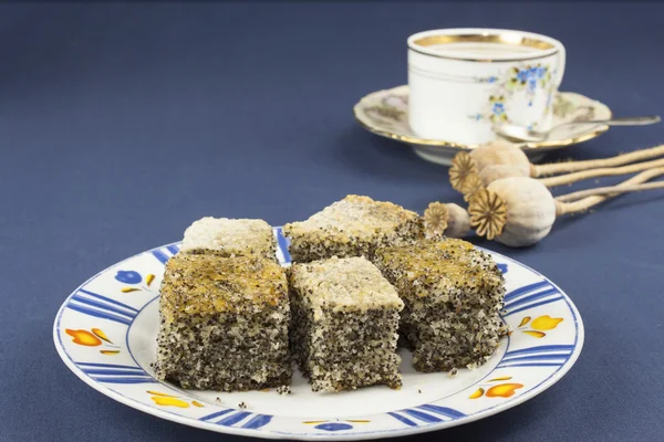 Homemade poppy seed cake on a table with a tablecloth — Stock Photo, Image