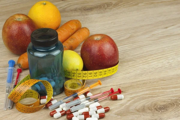 Diätfutter, Apfelsaft, Gemüse und Obst, Konzeptdiät, Vitaminergänzungen, Nahrungsergänzungsmittel — Stockfoto