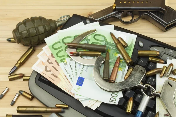 Internet illegal arms trade. Merchant arrest illegal ammunition. Internet crime. Current euro banknotes and Czech koruna. — Φωτογραφία Αρχείου