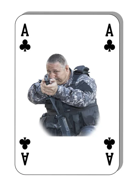 As keriting dalam pertarungan. Unit khusus untuk melawan teroris. Kartu dibagikan di atas meja . — Stok Foto