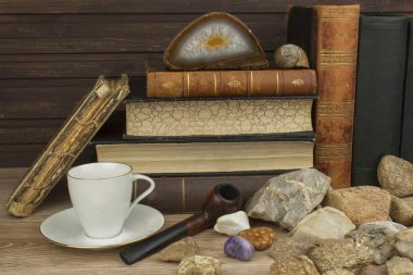 Mineraloji çalışma. Üniversite eğitimi. Bilim kayalar ve mineraller. Mineraloji hazırlık üniversite sınavı için. Bilimsel çalışmaları.