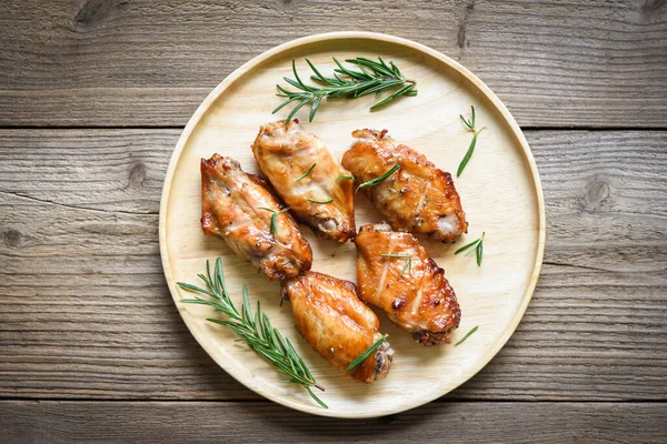 Ayam Panggang Dengan Saus Dan Herbal Dan Rempah Rempah Memasak — Stok Foto