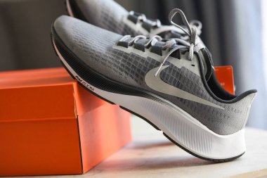 Nike koşu ayakkabıları, Nike Air Zoom Pegasus 37 Gray-White erkek koşu ayakkabısı 8 Kasım 2020