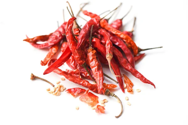 Peperoncino Secco Fondo Bianco Cumulo Peperoncino Rosso Essiccato Caienna — Foto Stock