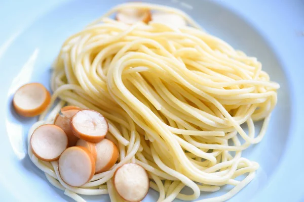 Spageti Italia Pasta Piring Dengan Sosis Spageti Makanan Dan Konsep — Stok Foto