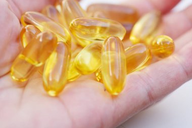 Morina ciğeri yağı omega 3 jel kapsüller, Omega 3 ve D vitamini içeren balık yağı kapsülleri. 
