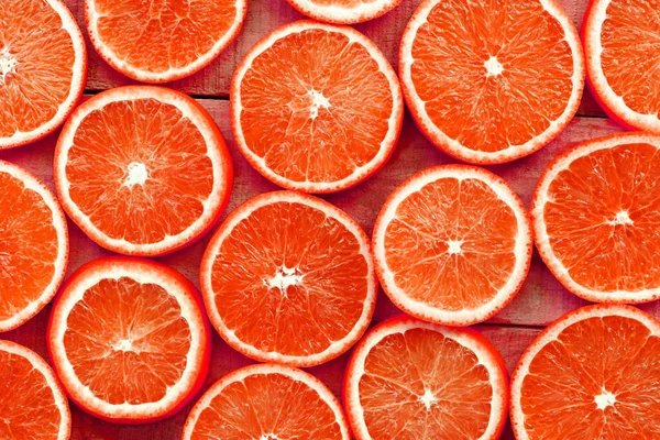 橙色切片纹理背景 新鲜橙色水果橙色图案木制背景 顶部视图 — 图库照片