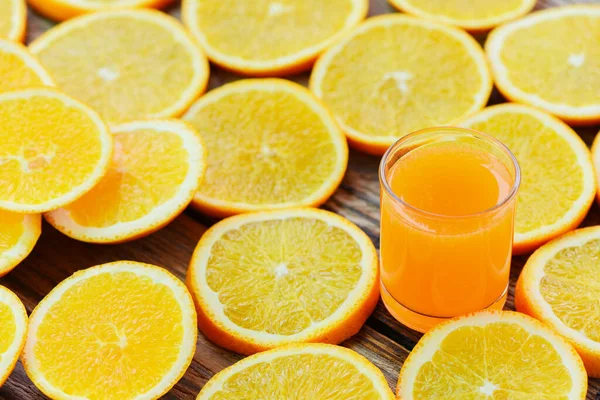 Jus Orange Frais Dans Verre Avec Des Fruits Orange Sur — Photo