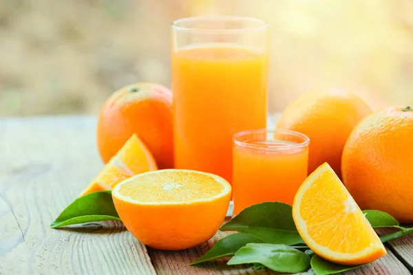 Jus Orange Frais Dans Verre Avec Des Fruits Orange Sur — Photo