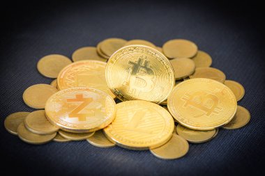 Altın BTC kripto para birimi yığını Sanal para borsası konsepti Bitcoin kripto para birimi işletmesi, Altın Bitcoin madeni para finans