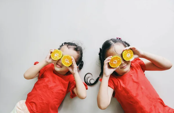 Little Girl Playing Fresh Mandarin Orange Fruits Child Having Fun — Stock Photo, Image