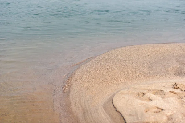 暑假期间的海滩海与沙滩自然蓝水热带海滩 — 图库照片