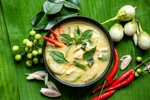 Pollo Verde Curry Comida Tailandesa Plato Sopa Con Ingredientes Vegetales —  Fotos de Stock
