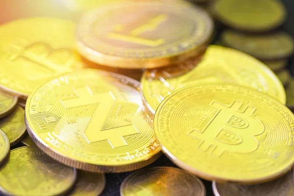 Haufen Goldener Btc Kryptowährungen Handel Virtuelles Geld Börsenkonzept Bitcoin Zcash — Stockfoto