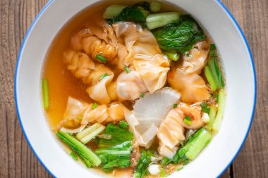 Çorba kasesi, karides ve domuz etli hamur çorbası, sebze Asya yemeği, Wonton çorbası, Tayland ve Çin yemeği.