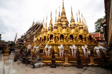 Tayland 'daki altın tapınak geçidi
