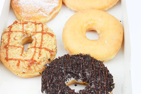 Beyaz üzerine çeşitli çörek