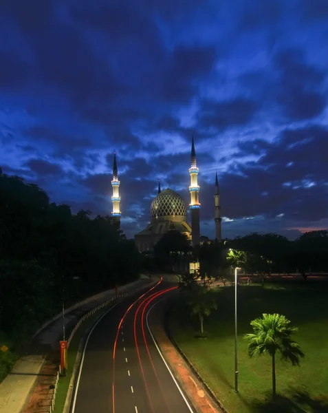 Mesquita e o céu azul da manhã — Fotografia de Stock