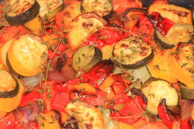 Kavrulmuş karışımı sebze