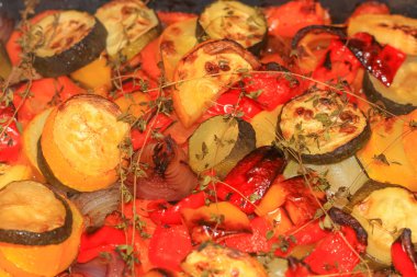 Kavrulmuş karışımı sebze