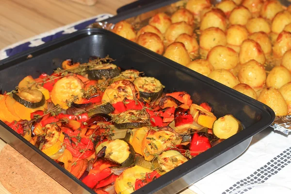 Kavrulmuş patates ve karışık sebze