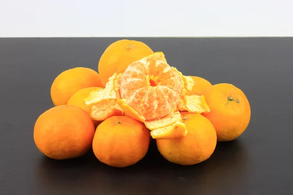 Una pila de naranjas de mandarina —  Fotos de Stock
