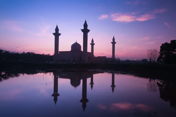 Восход солнца в мечети — стоковое фото