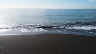 Sahilin güzel üst manzarası. İHA 'dan kıyı manzarası.