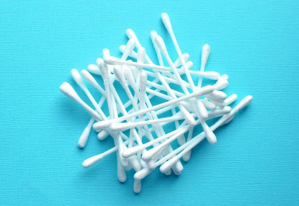 Lots Plastic Cotton Swabs Blue Background — Stock Photo, Image