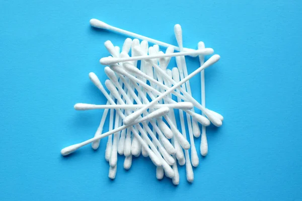 Lots Plastic Cotton Swabs Blue Background — Stock Photo, Image