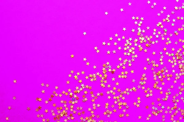 Fond Brillantes Petites Étoiles Dorées Sur Fond Fuchsia Concentration Sélective — Photo