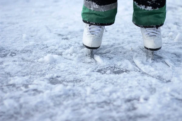 Children Feet White Skates Stand Ice Ice Skating Frosty Winter — Stock Photo, Image