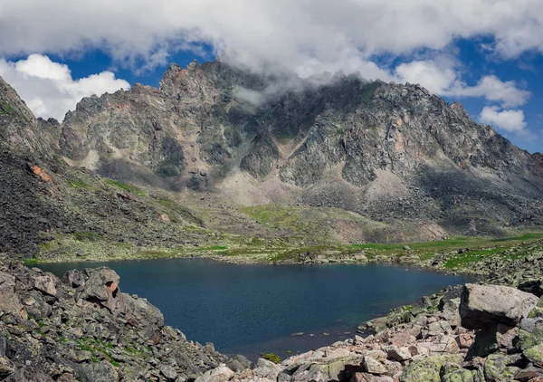 Belgili tanımlık geçmek için tırmanış