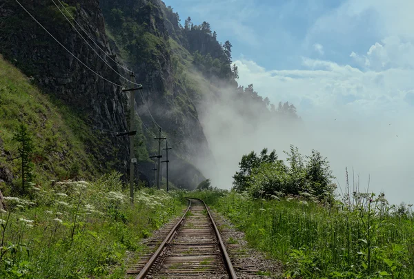 Brouillard dans le chemin de fer Circum-Baikal — Photo