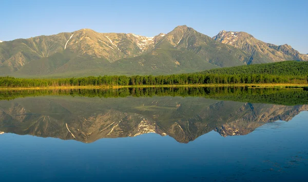 Manhã perto do cume de Baikal — Fotografia de Stock