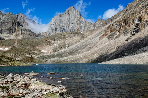 Montañas cresta Kodar — Foto de Stock