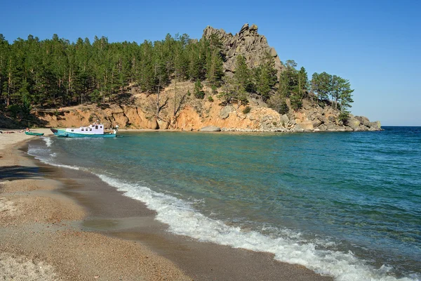 Baia sabbiosa del lago Baikal nella Siberia orientale — Foto Stock