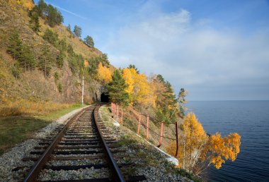 Sonbahar çevre-Baykal demiryolu
