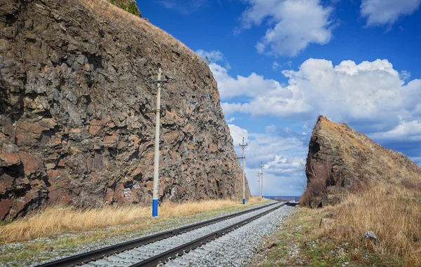 Çevre-Baykal demiryoluna bahar — Stok fotoğraf