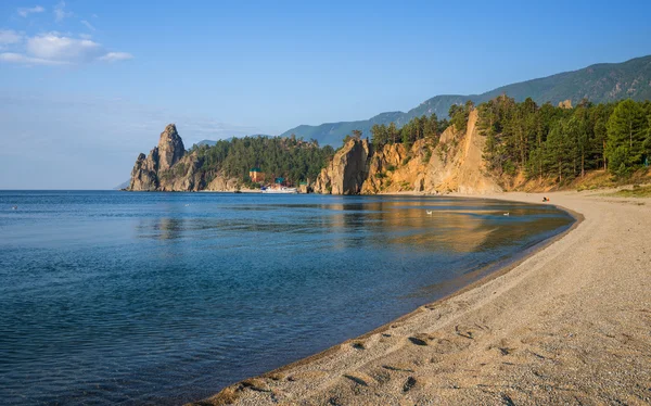 Sandy cove Baykal Gölü üzerinde