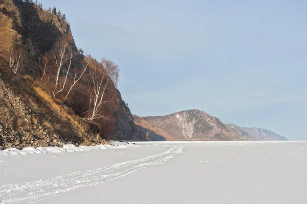 Strada invernale lungo il lago Baikal — Foto Stock