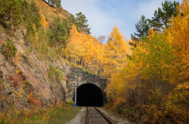 Sonbahar çevre-Baykal demiryolu