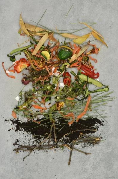 Bestelerdeki katmanların nasıl düzenleneceğine dair sunum. Üst görünüm gri arka planda ayrıştırılabilir çöp. Soyut karmaşa.